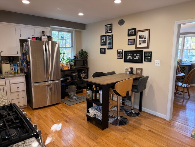 Building Photo - 6460 Eppard St