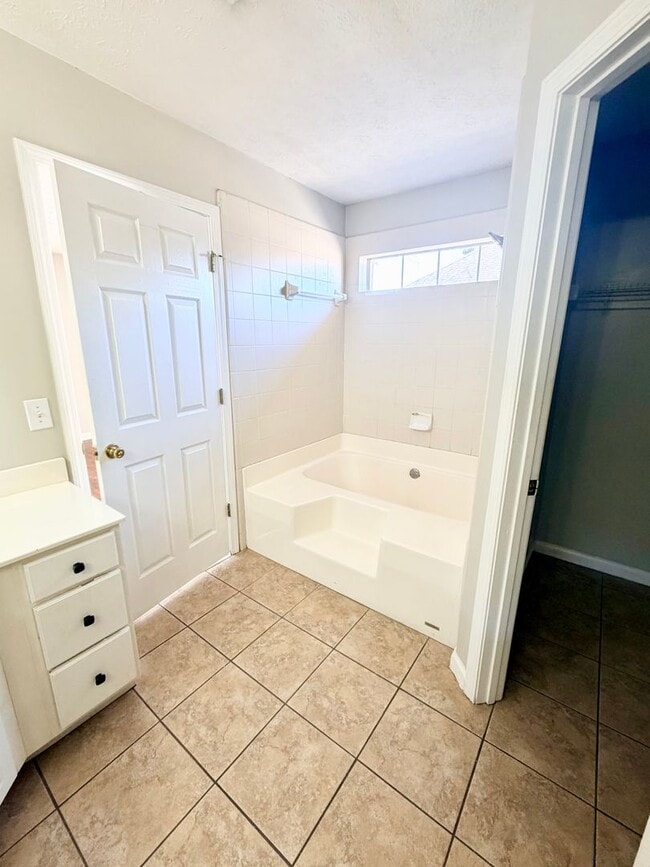 Building Photo - Halcyon Summit Rental