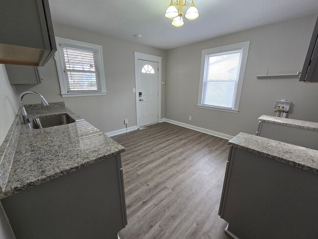 Building Photo - NEW LISTING!!!!!