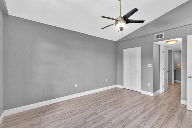 Building Photo - 2803 N Oakland Forest Dr