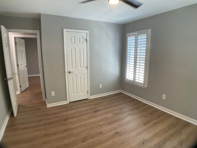 Building Photo - Absolutely Stunning Rare Rental in Hope Va...