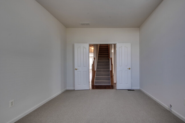 Building Photo - 30 Wanoma Cir