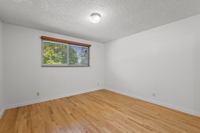 Building Photo - Home Sweet Home in Exclusive Warm Springs Mesa