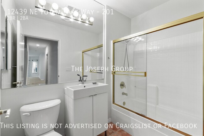 Building Photo - Stunning 2 bed/2 bath in Totem Lake!