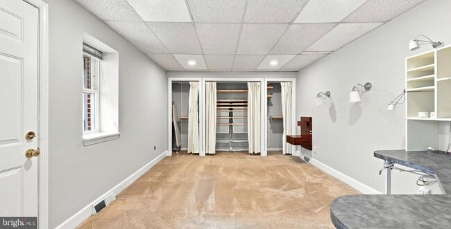 Building Photo - 506 W 9th St