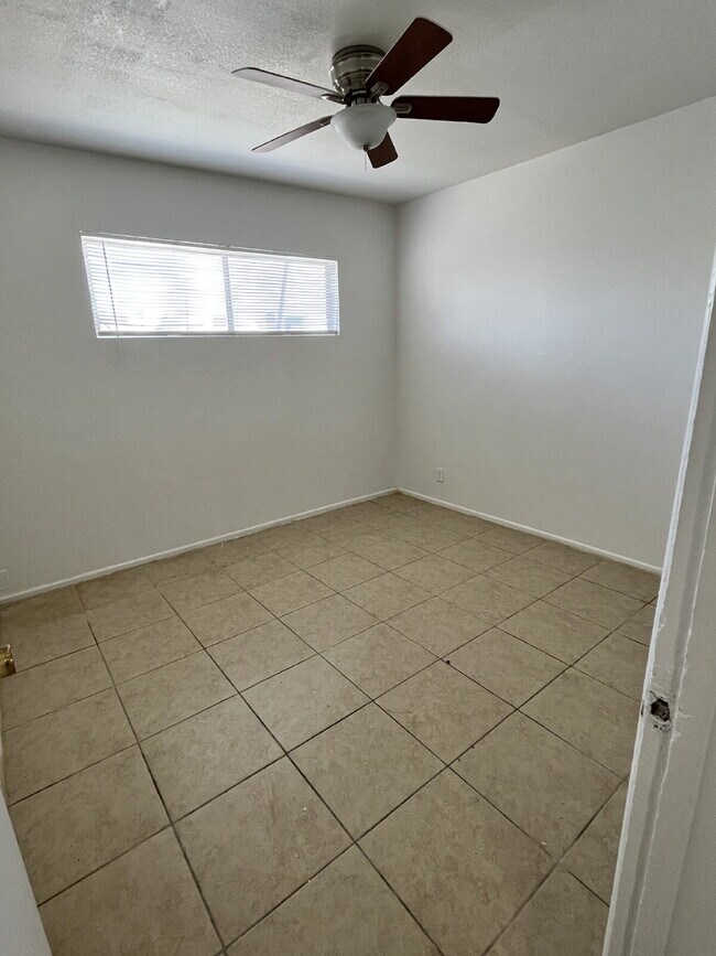 Building Photo - Coming Soon! 2 bedroom in Tempe. - Availab...