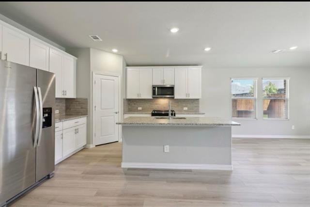 Building Photo - 909 Edgehurst Dr