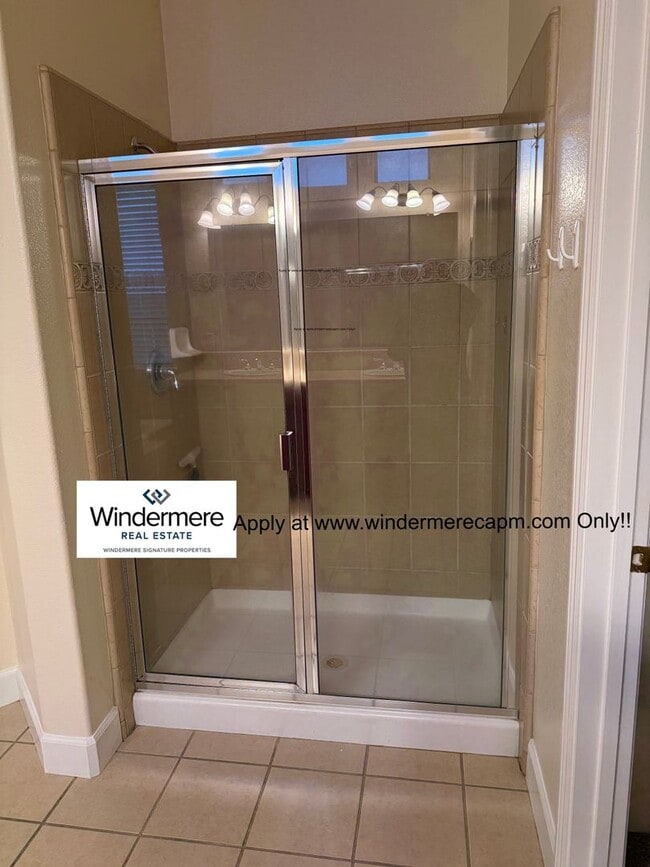 Building Photo - Welcome Home To This Well Maintained Immaculate Westlake Gated Community HOME!