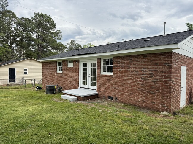 Building Photo - 3813 Woodbury Dr