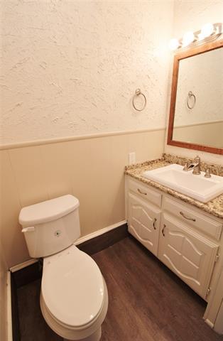 Building Photo - 900 Valley Ridge Dr