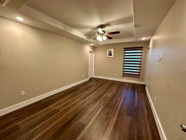 Building Photo - 7938 Elka Lp