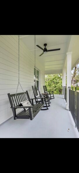 Building Photo - 599 Glendevon Dr