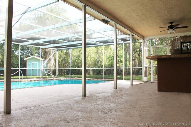 Building Photo - 2040 Trinidad Ct