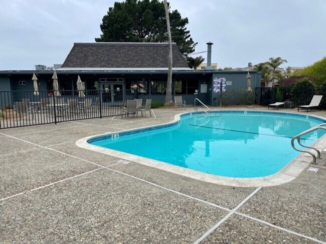 Building Photo - Rio Del Mar Condo - 2bed/2bath + den