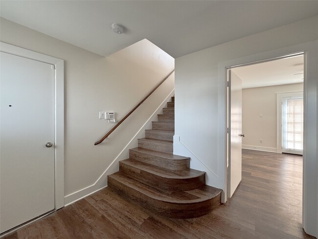 Building Photo - 5899 Fairdale Ln