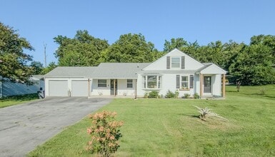 Building Photo - Knoxville 37920 - 3 bedroom 2 bath - call Ryan Fogarty 865-333-4840