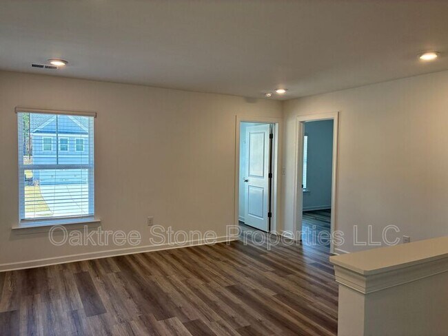 Building Photo - 3378 Skyland Dr