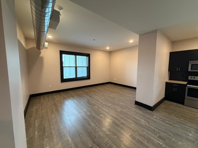 Building Photo - Penn Ave