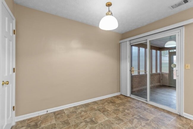 Building Photo - 375 Dixie Ct