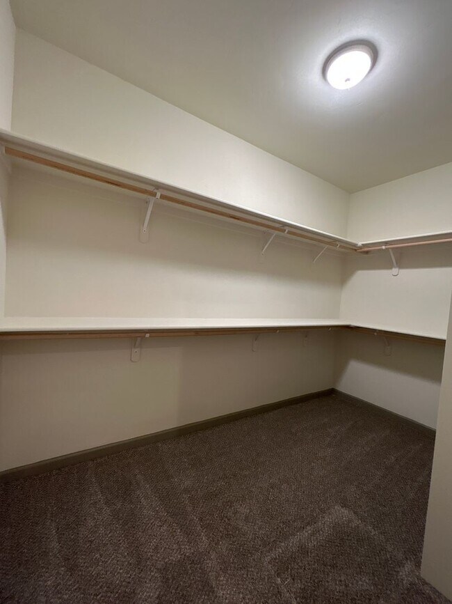 Building Photo - 1062 SE Balsamroot Ln