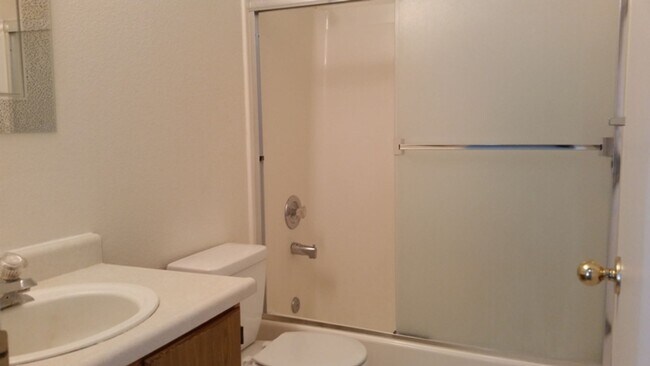 Building Photo - Sweetwater324