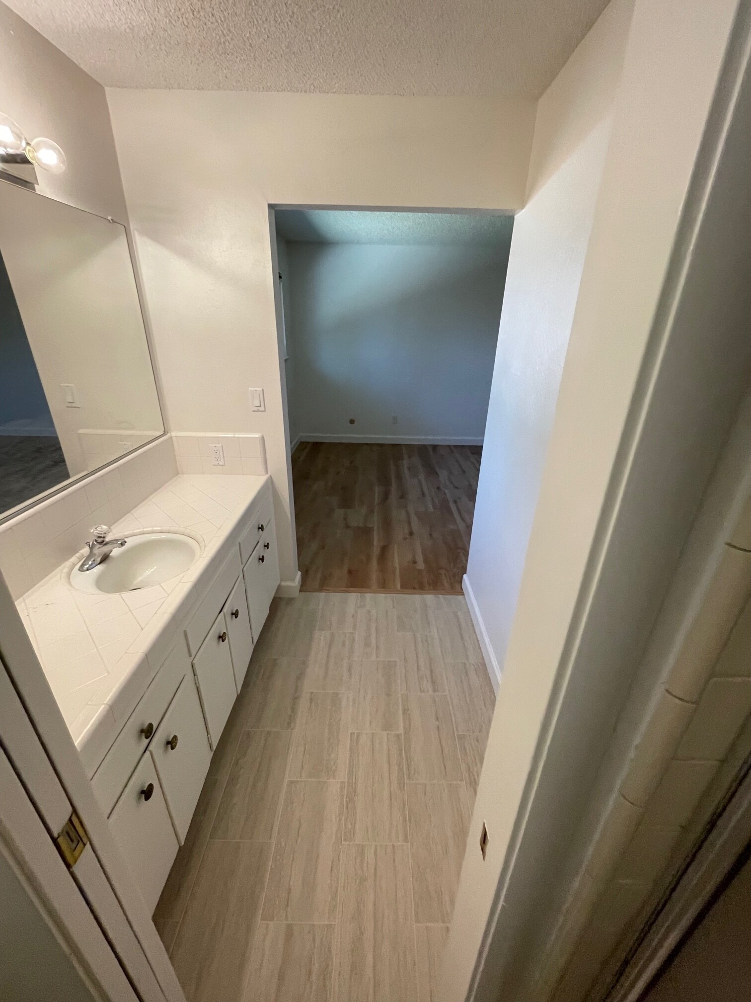 Building Photo - 6940 Los Cerros Dr