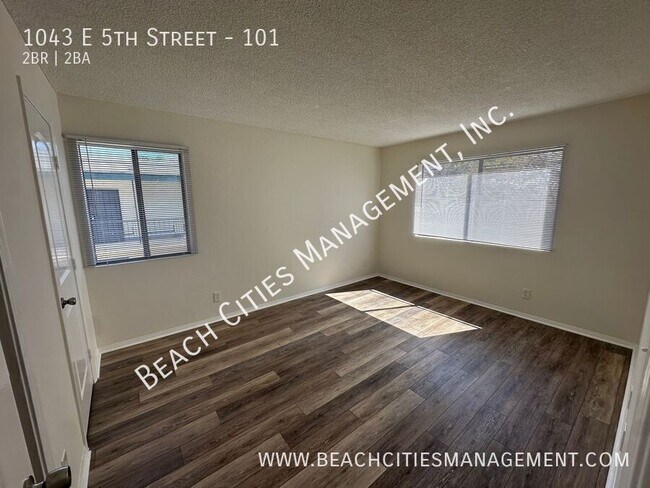 Building Photo - 1043 E 5th St