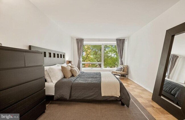 Building Photo - 1435 4th St SW