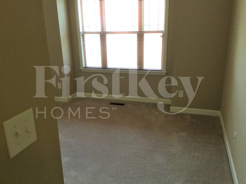 Building Photo - 293 Majestic Oak Dr