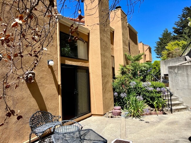 Building Photo - Great Natural light, Treetop Views with 2 Primary Suites plus OFFICE and a 2 car garage, It is li...