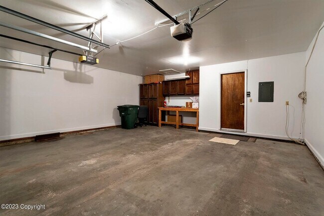 Building Photo - 909 Indian Hills Dr