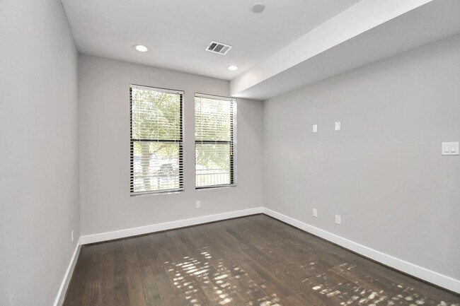 Building Photo - 308 Palmer St
