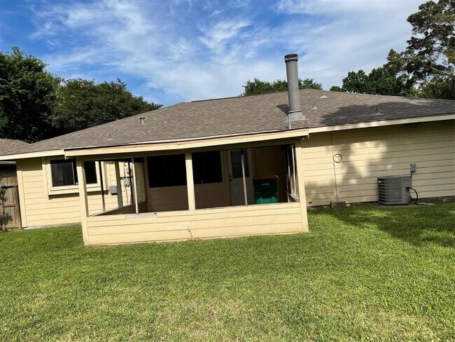 Building Photo - 21311 Meadowhill Dr