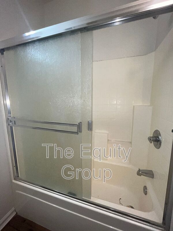 Building Photo - 2911 S Sallee Ct