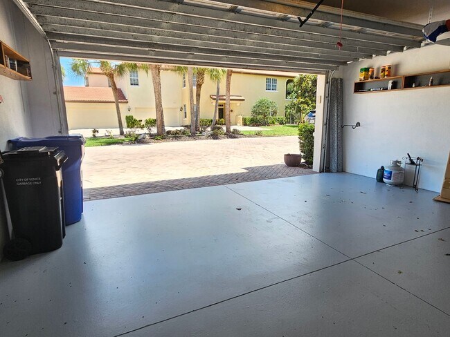 Building Photo - Annual Furnished or Unfurnished 3 Bedroom 2 Bathroom Second Floor Condo in Venetian Golf & River ...