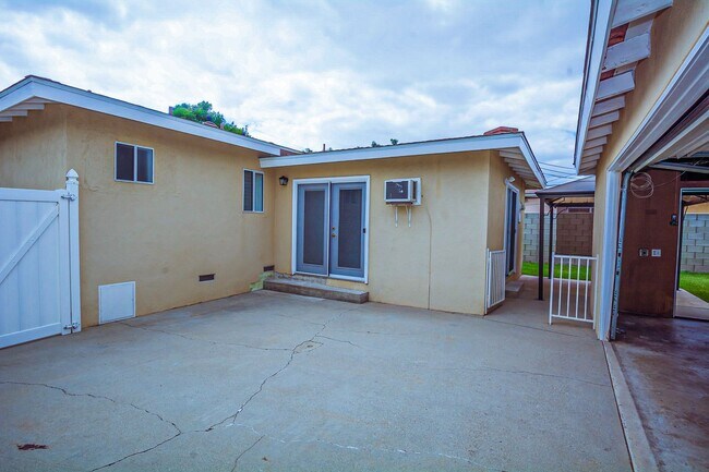 Building Photo - 11433 Littchen St