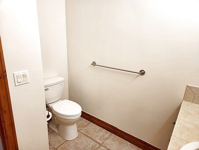 Building Photo - Beautiful Ranch Place Home