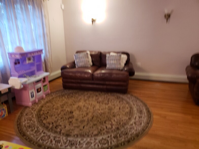 Building Photo - 6 Franklin St