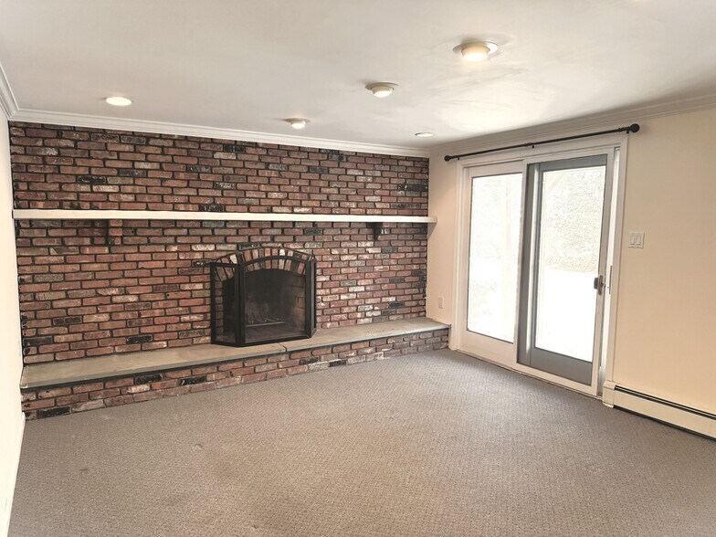 Building Photo - 37 South Ln