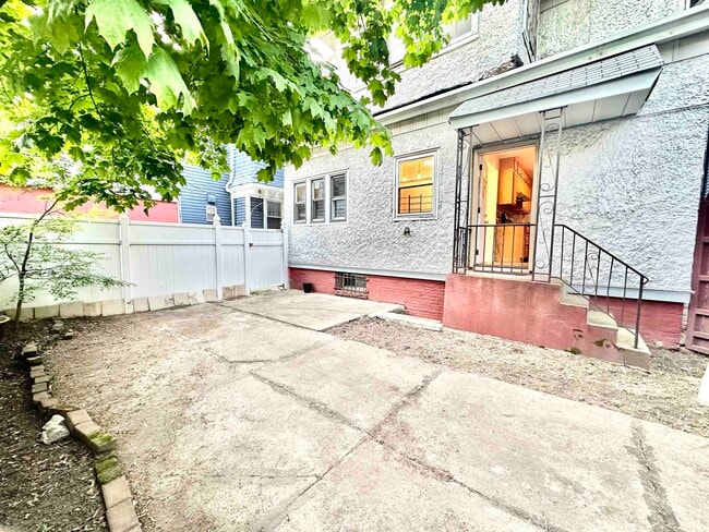 Building Photo - 163 Jewett Ave