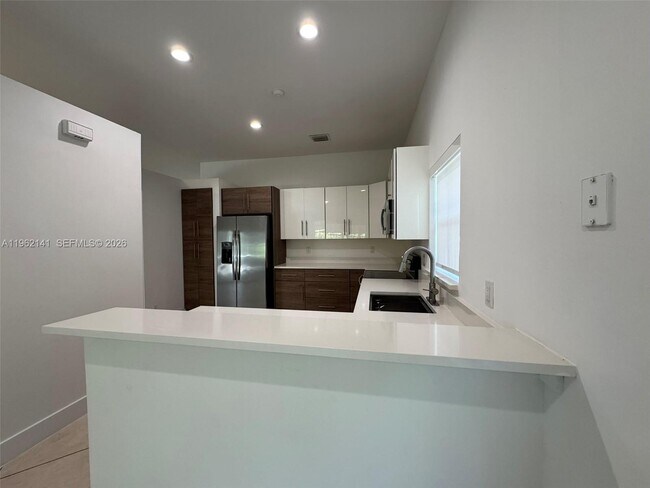 Building Photo - 4273 Fox Ridge Dr