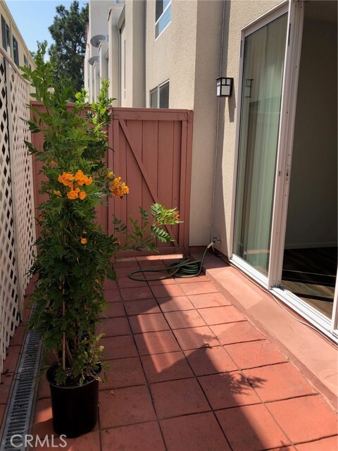 Building Photo - 4242 Stansbury Ave