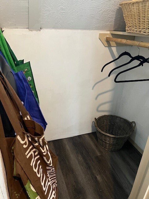 Building Photo - 4709 Park Dr