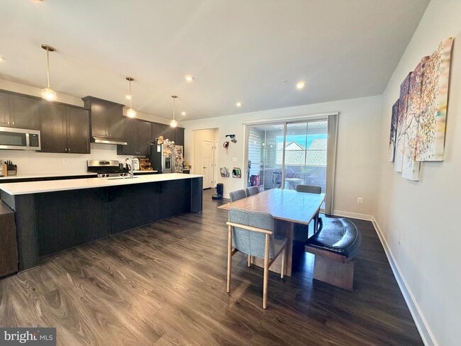 Building Photo - 8627 Satinwood Dr