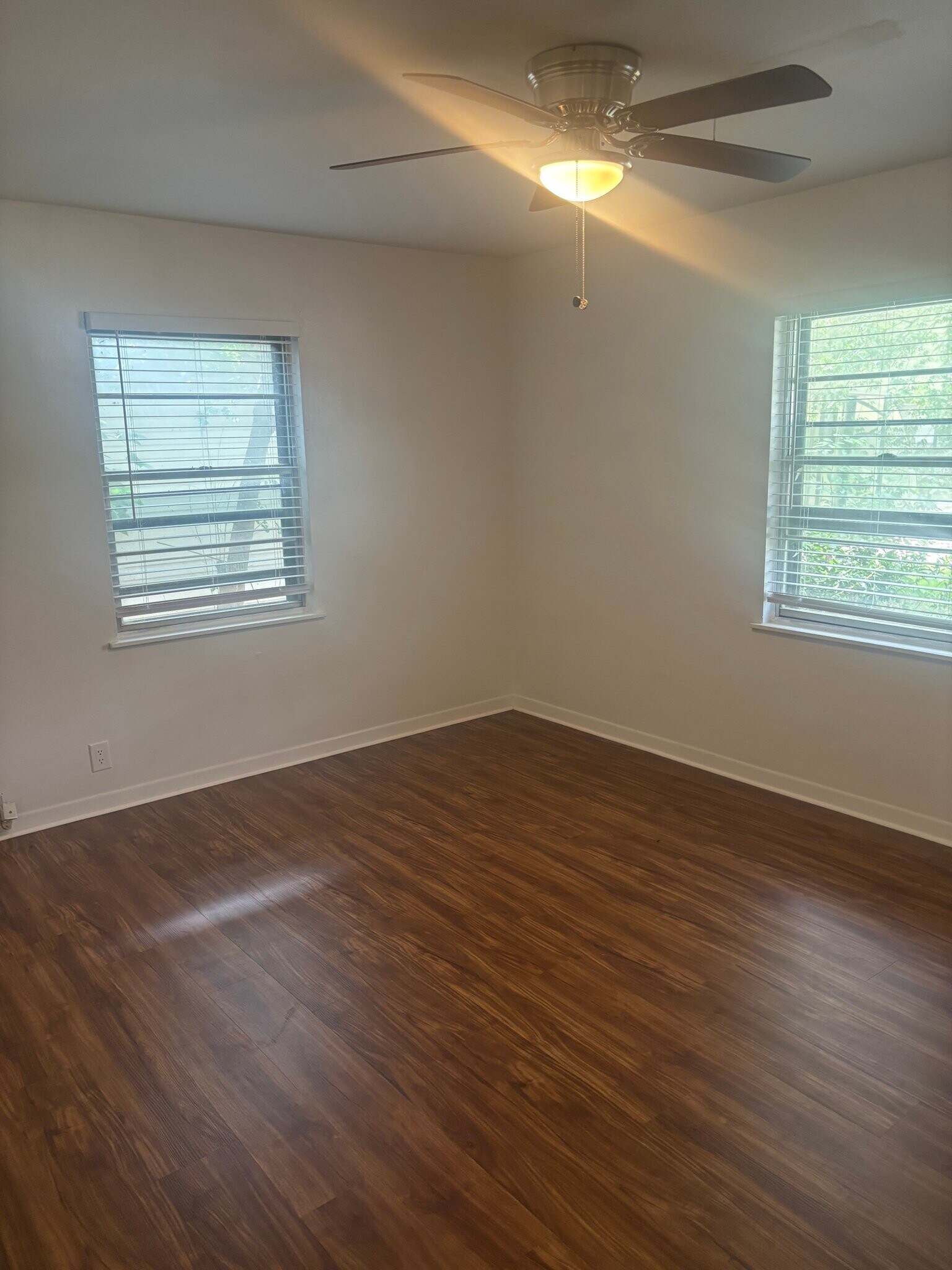 Building Photo - 605 N Joyce St