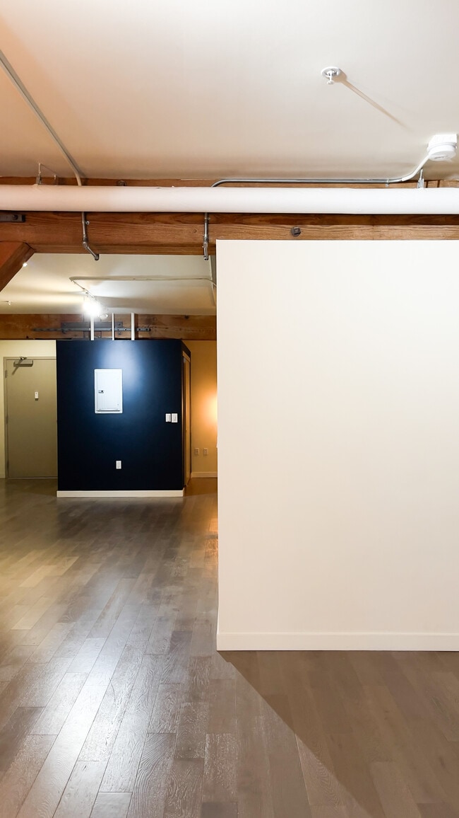 Building Photo - 527 Molino St