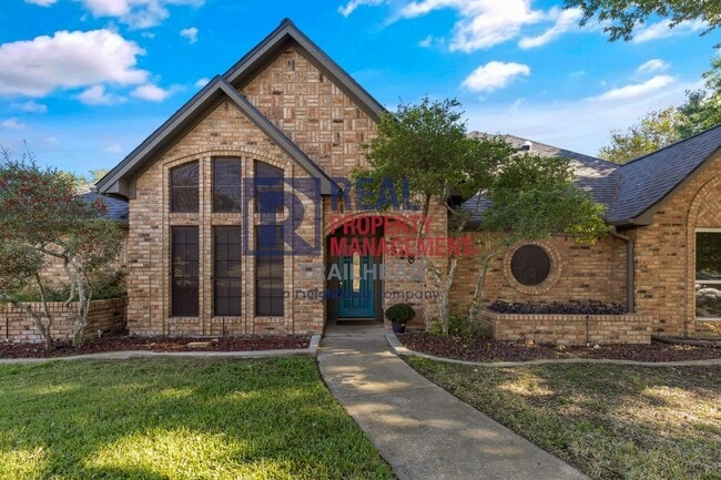 Building Photo - Charming 3 Bed 2 Bath Home in a Great Neighborhood - Private Pool!