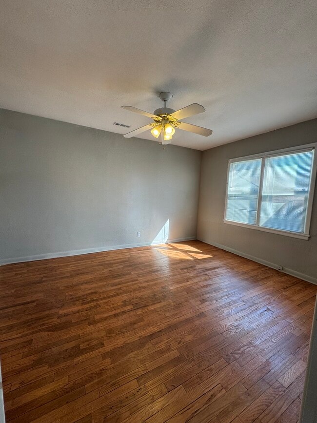 Building Photo - Grove