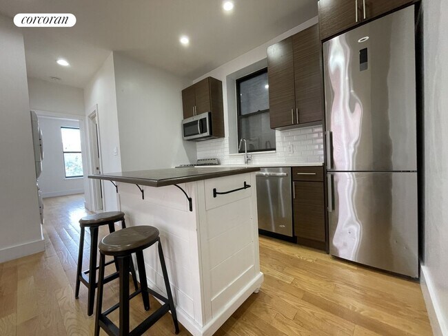 Building Photo - 551 Lenox Ave