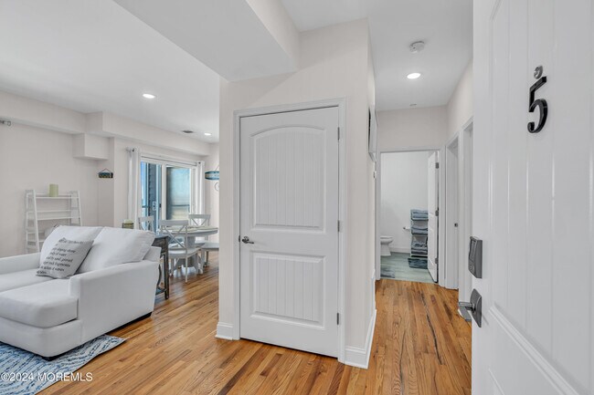 Building Photo - 1515 Ocean Terrace